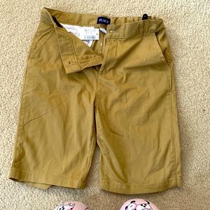 New with tag boys khaki adjustable shorts. Childrens place Sz 14